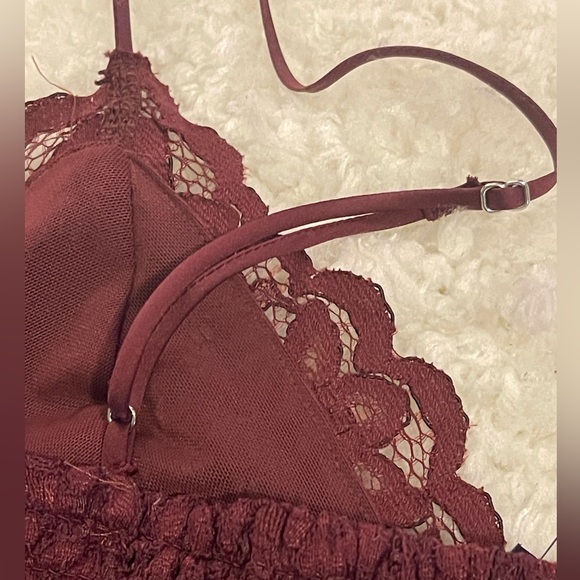 BNWT Express cropped lace top - Picture 2 of 4